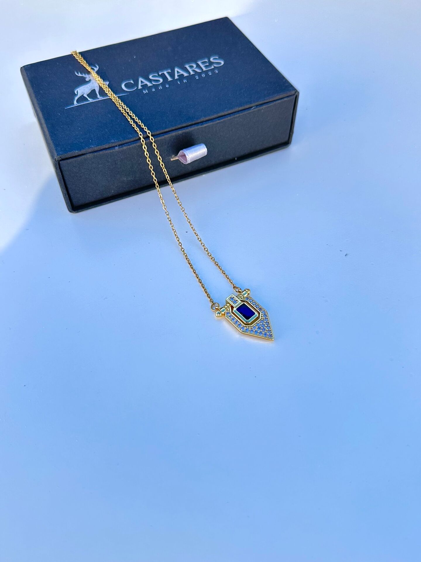 Serenay Sarıkaya Kolyeli Koyu Mavi Pırlantalı 45 cm Çelik Gold Kolye