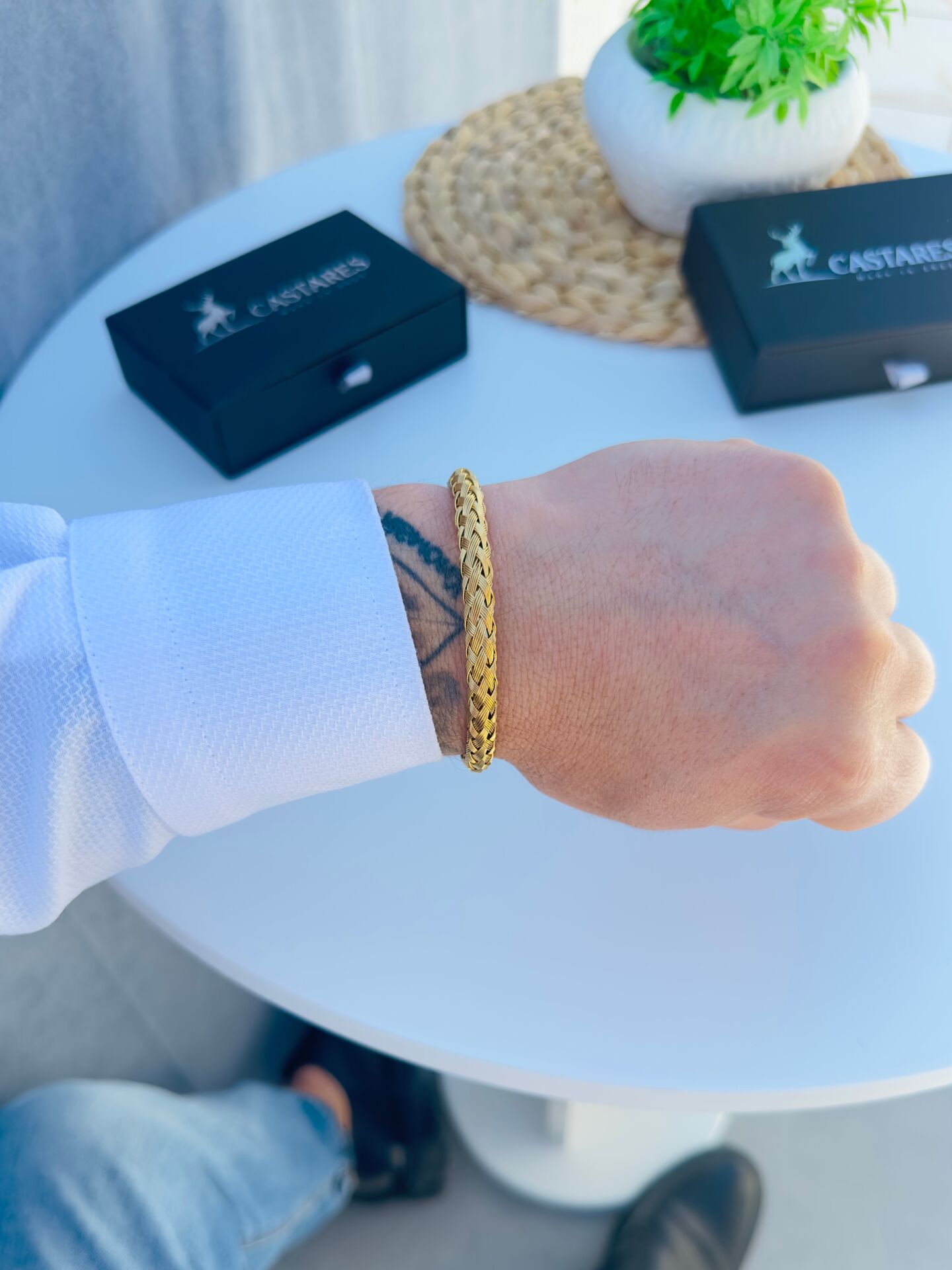 Gold Çelik Örgü Yarım Ay Bileklik – Zarafetin Altın Dokunuşu