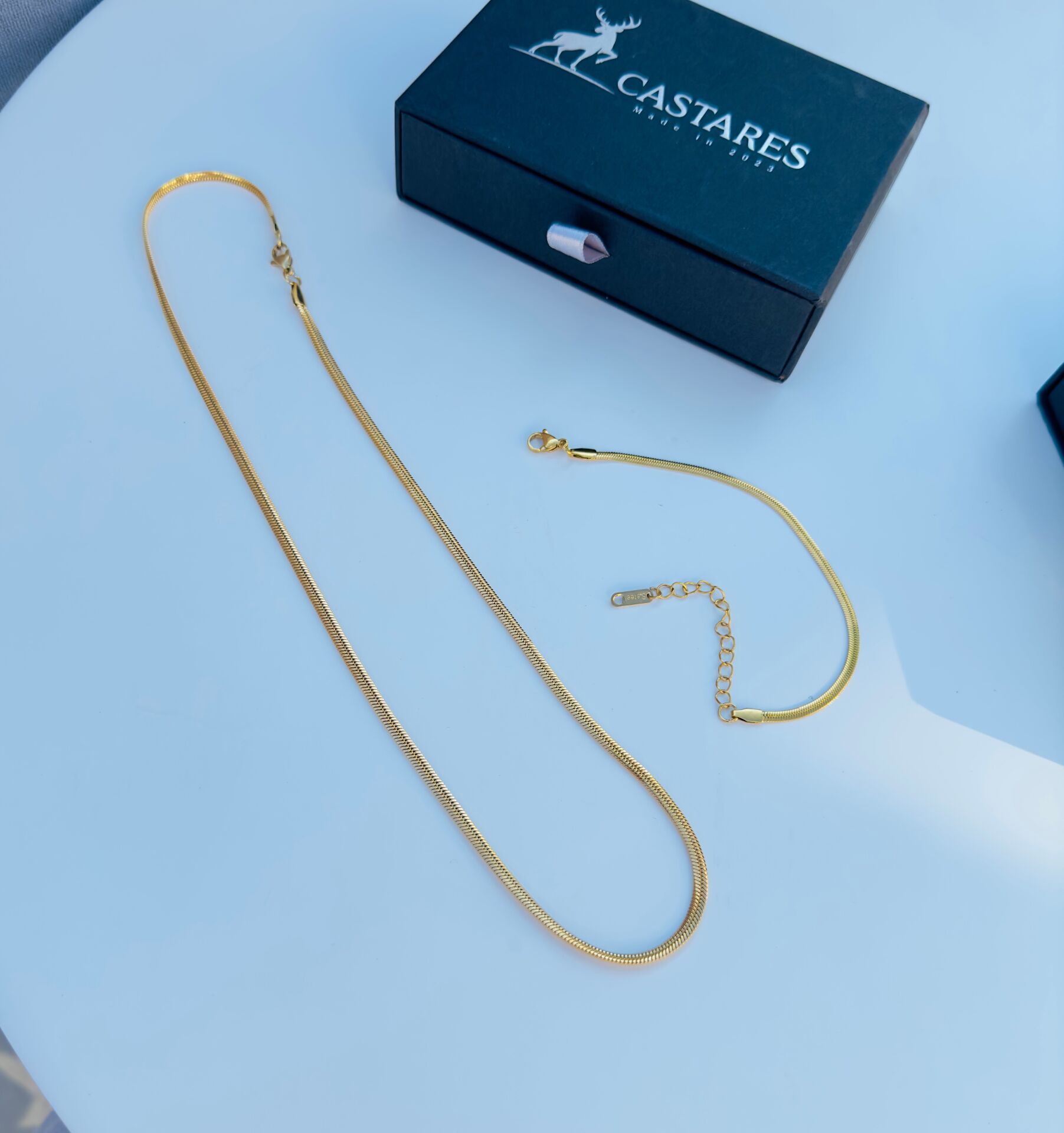 Balık Sırtı Gold Çelik Bileklik & Kolye Takımı – Tarzınızı Tamamlayan Işıltı