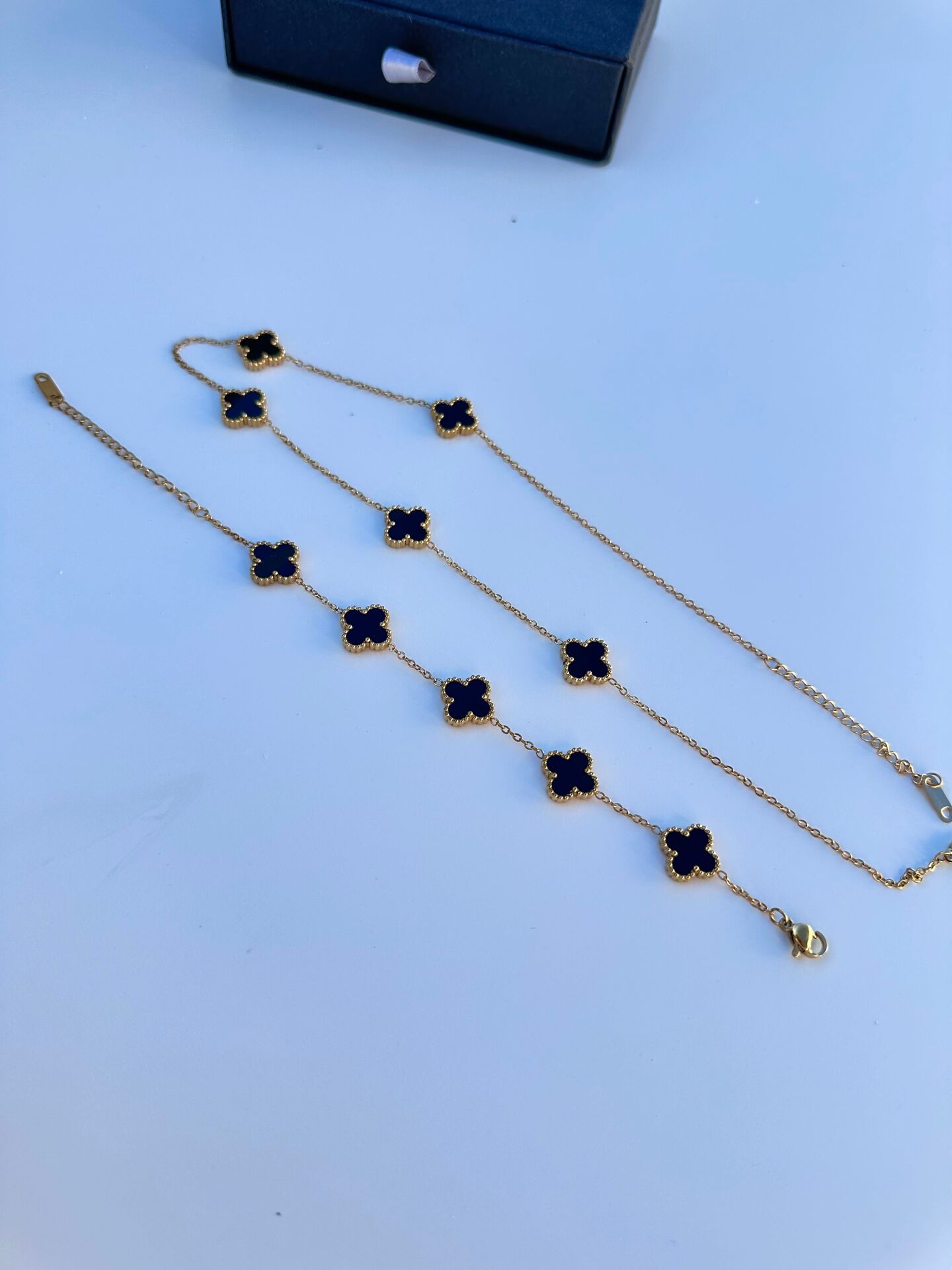 Van Cleef Tarzı Yonca Takımı - Gold Siyah Desenli Paslanmaz Çelik Unisex Kolye ve Bileklik