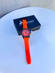 42 mm Çelik Kasa, Kauçuk Konforuyla Şıklık Buluşuyor