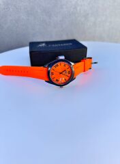 42 mm Çelik Kasa, Kauçuk Konforuyla Şıklık Buluşuyor